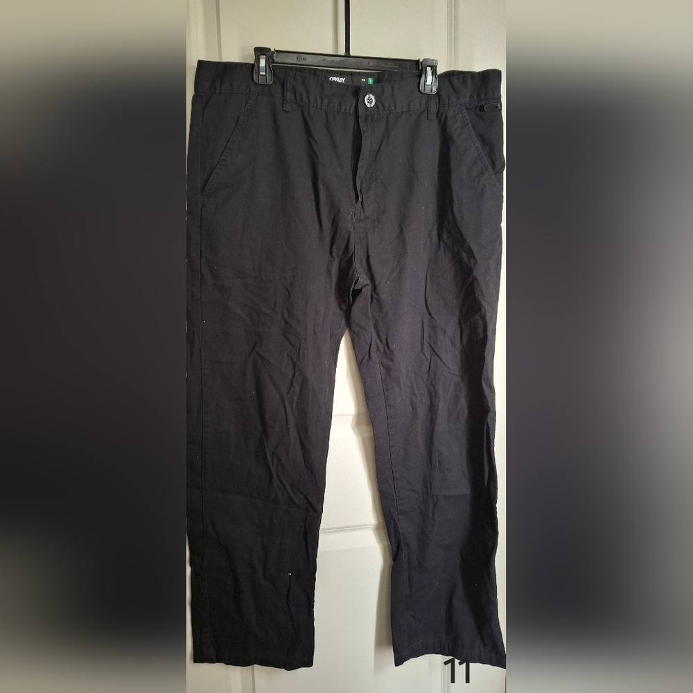 Oakley Black Straight Pants Sz 40 X 32 Casual Work Hijung Camping School